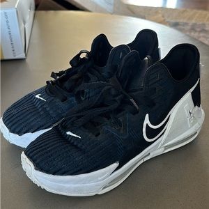 SOLD Nike basketball shoes size 6Y
